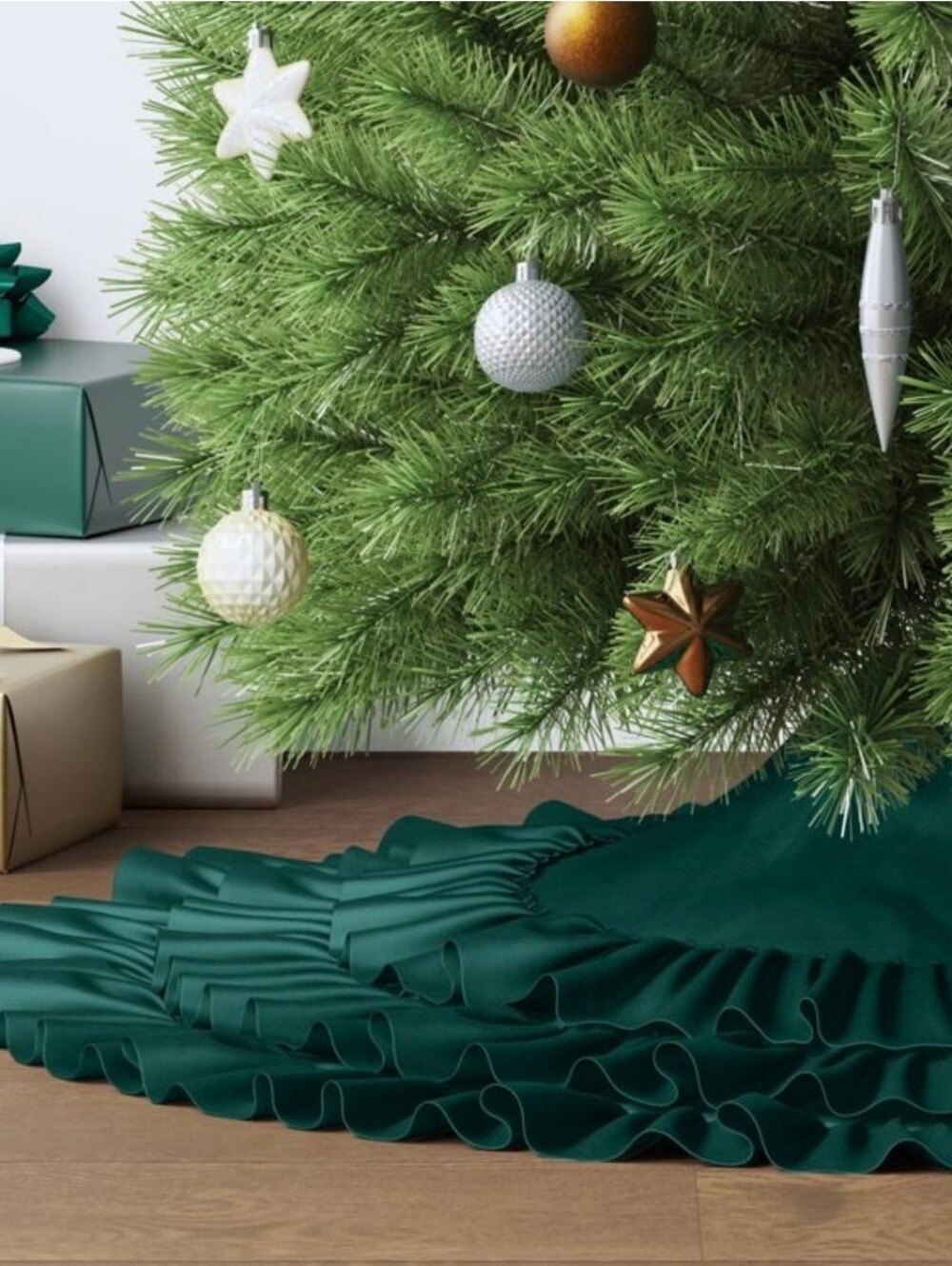 green ruffle tree skirt NWT